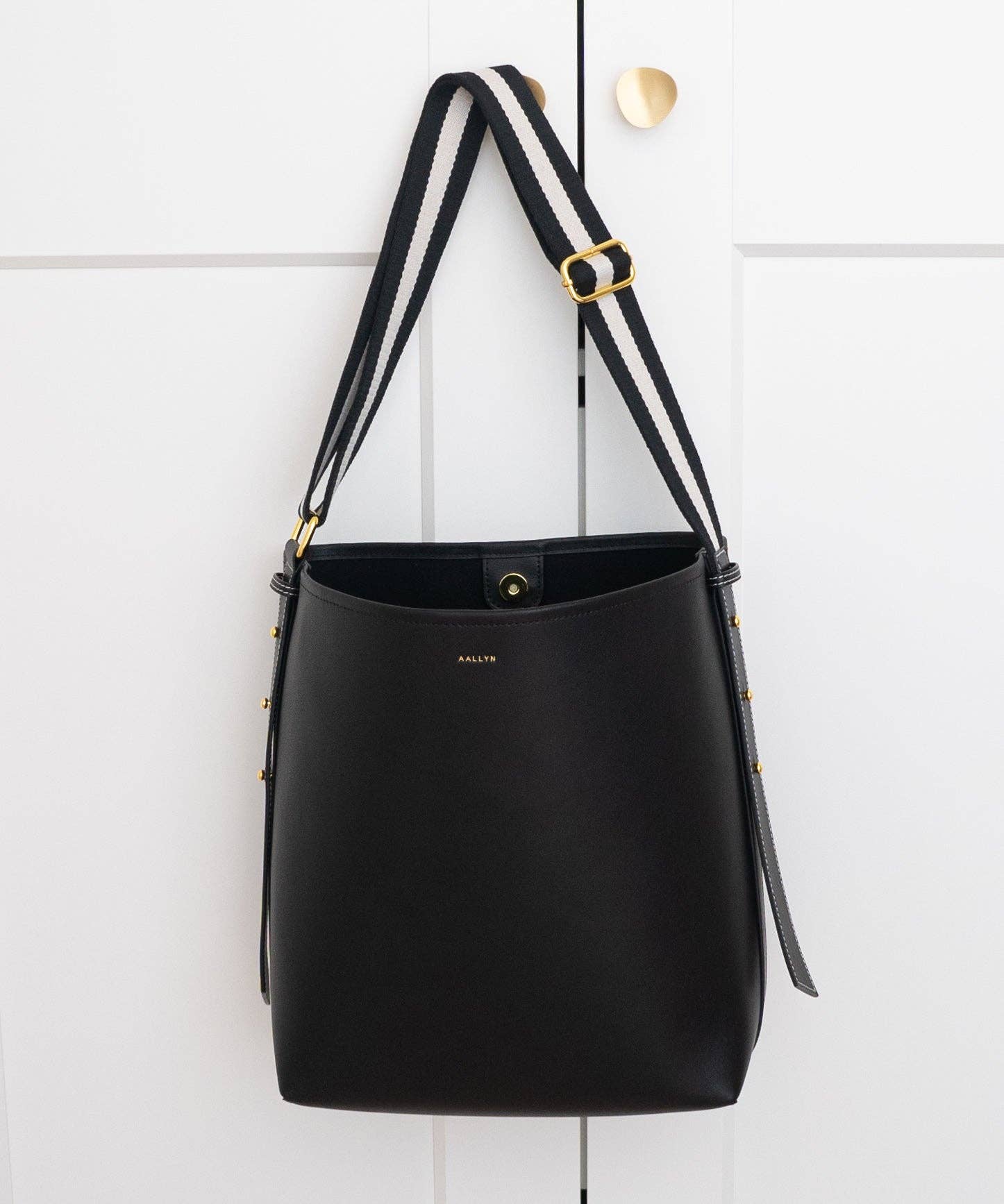 AALLYN - Jolina Bucket Tote - Leather: Wood Berry/Silver - Image 18