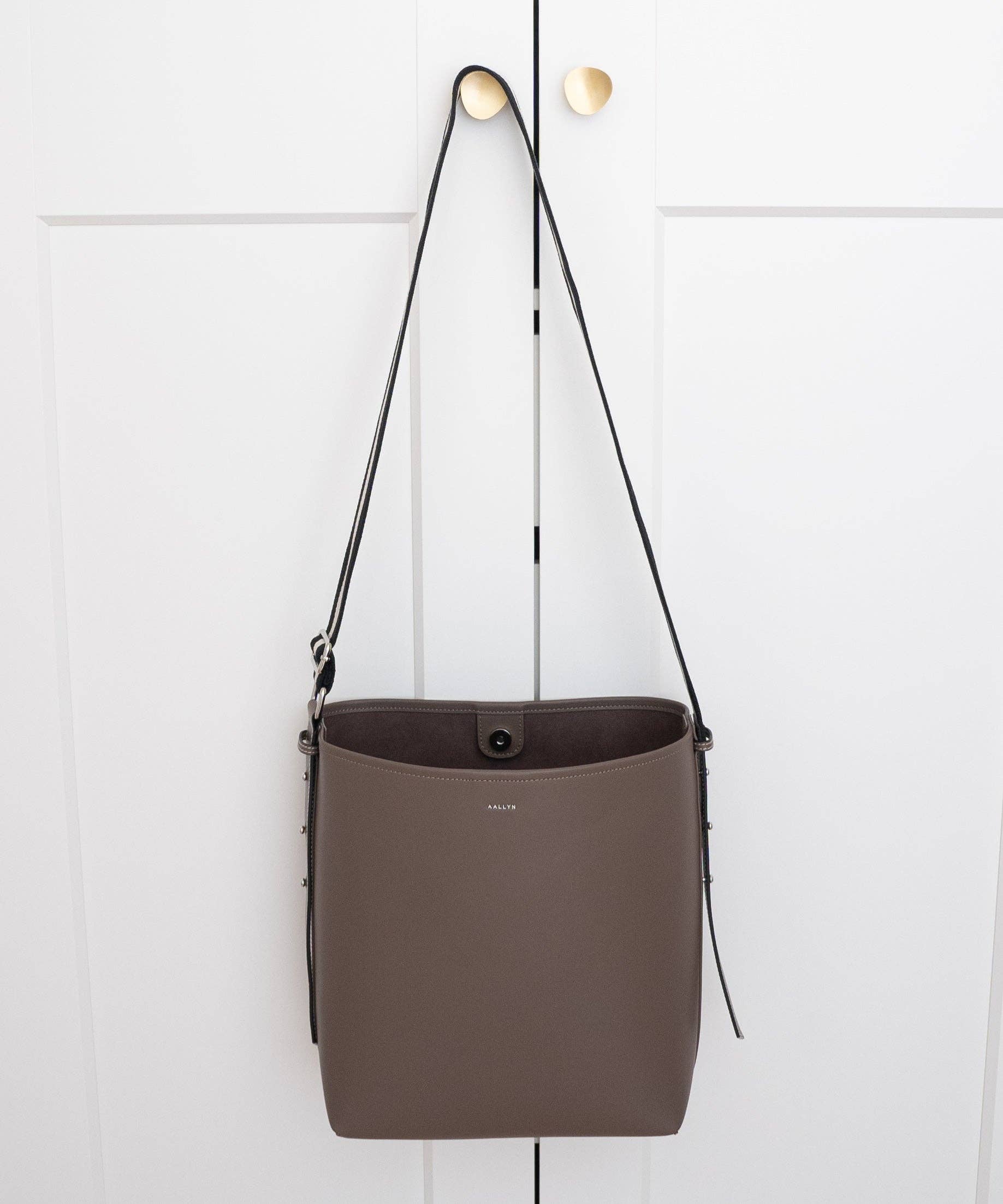 AALLYN - Jolina Bucket Tote - Leather: Wood Berry/Silver - Image 24