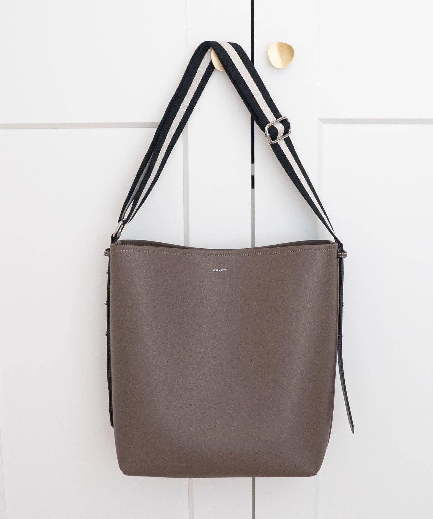 AALLYN - Jolina Bucket Tote - Leather: Wood Berry/Silver - Image 25