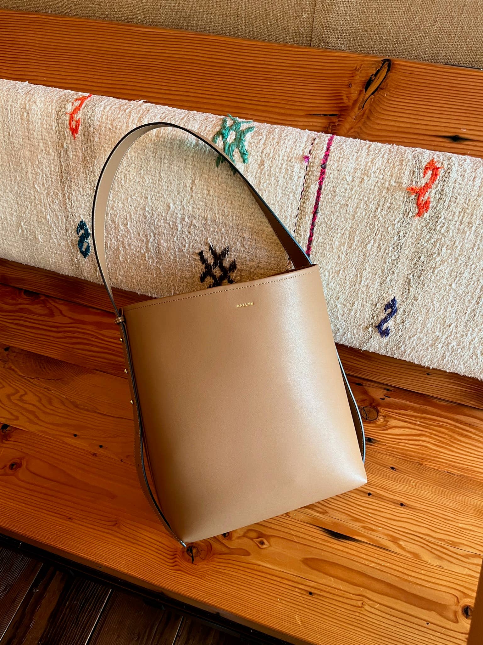 AALLYN - Jolina Bucket Tote - Leather: Wood Berry/Silver - Image 7