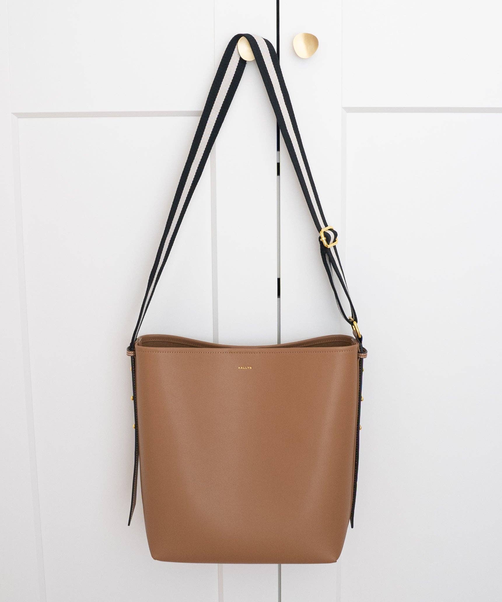 AALLYN - Jolina Bucket Tote - Leather: Wood Berry/Silver - Image 9