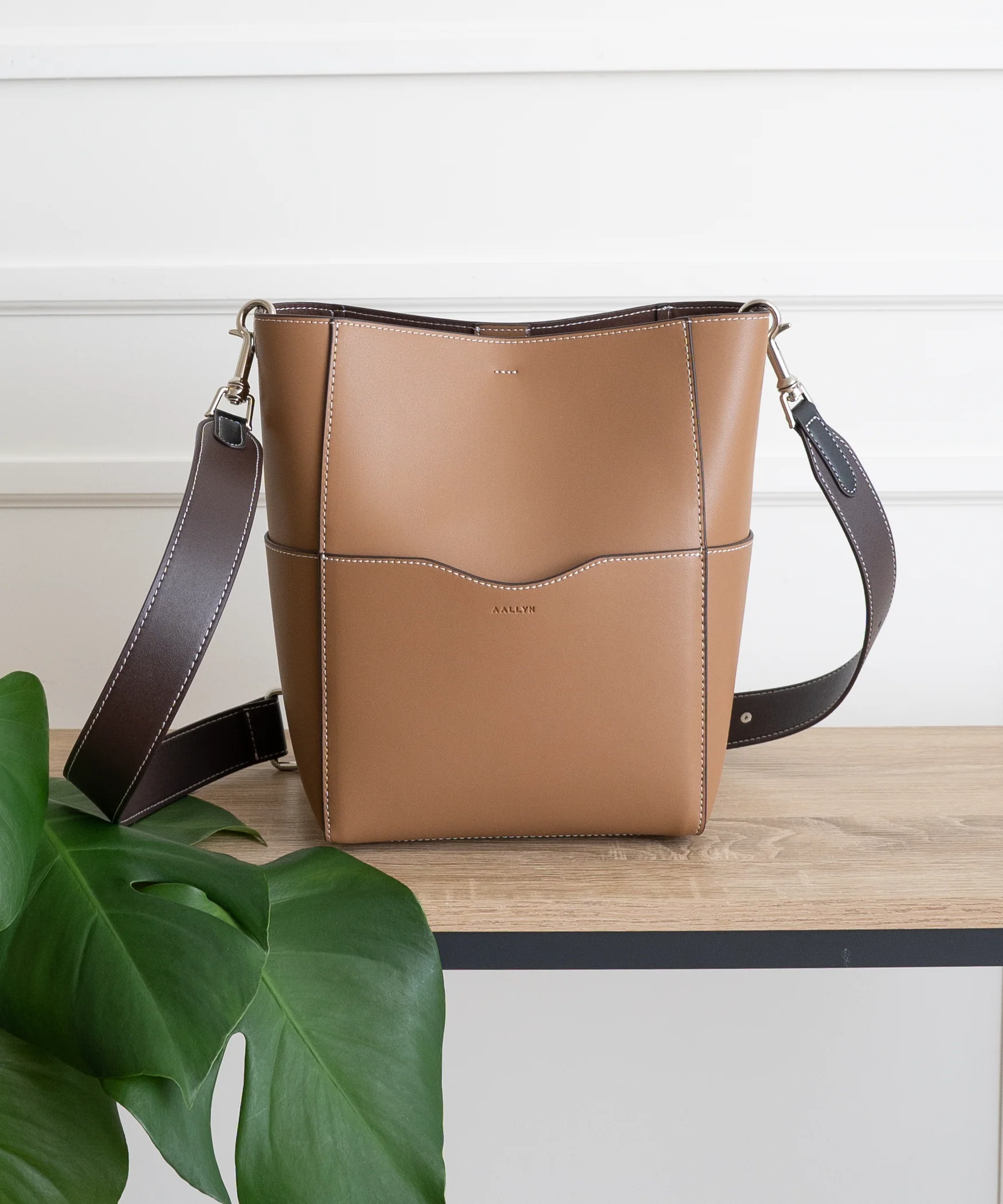 AALLYN - Jordan Bucket Bag - Leather: Olive - Image 14