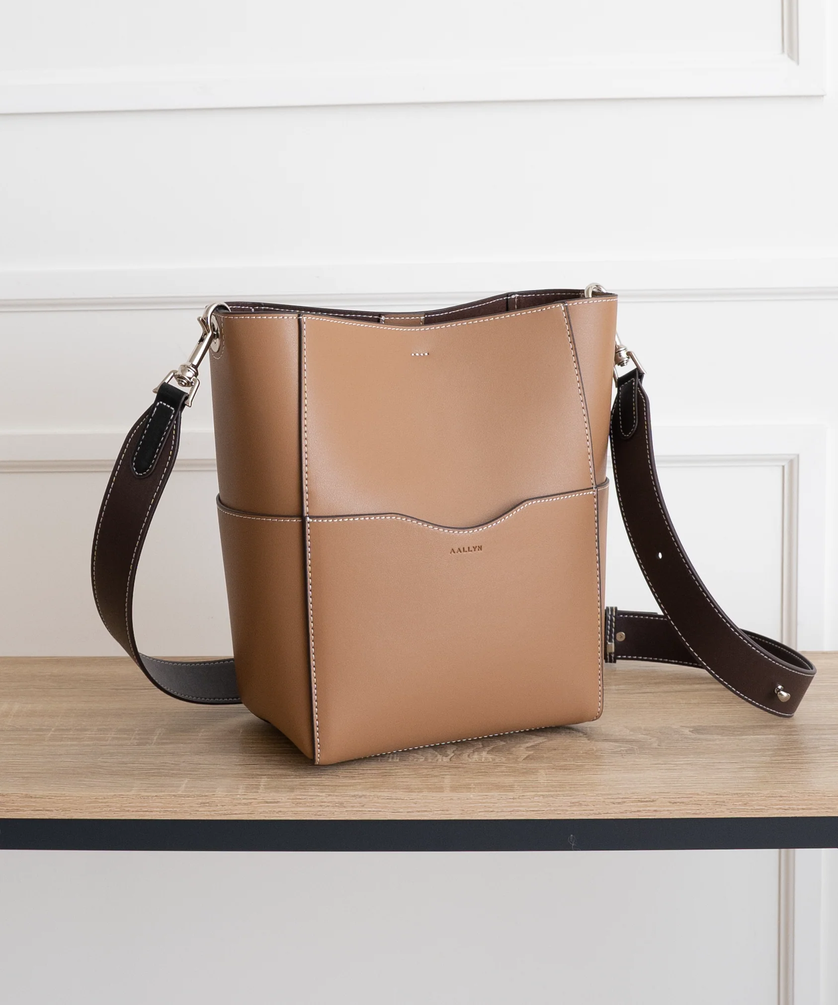 AALLYN - Jordan Bucket Bag - Leather: Olive - Image 15