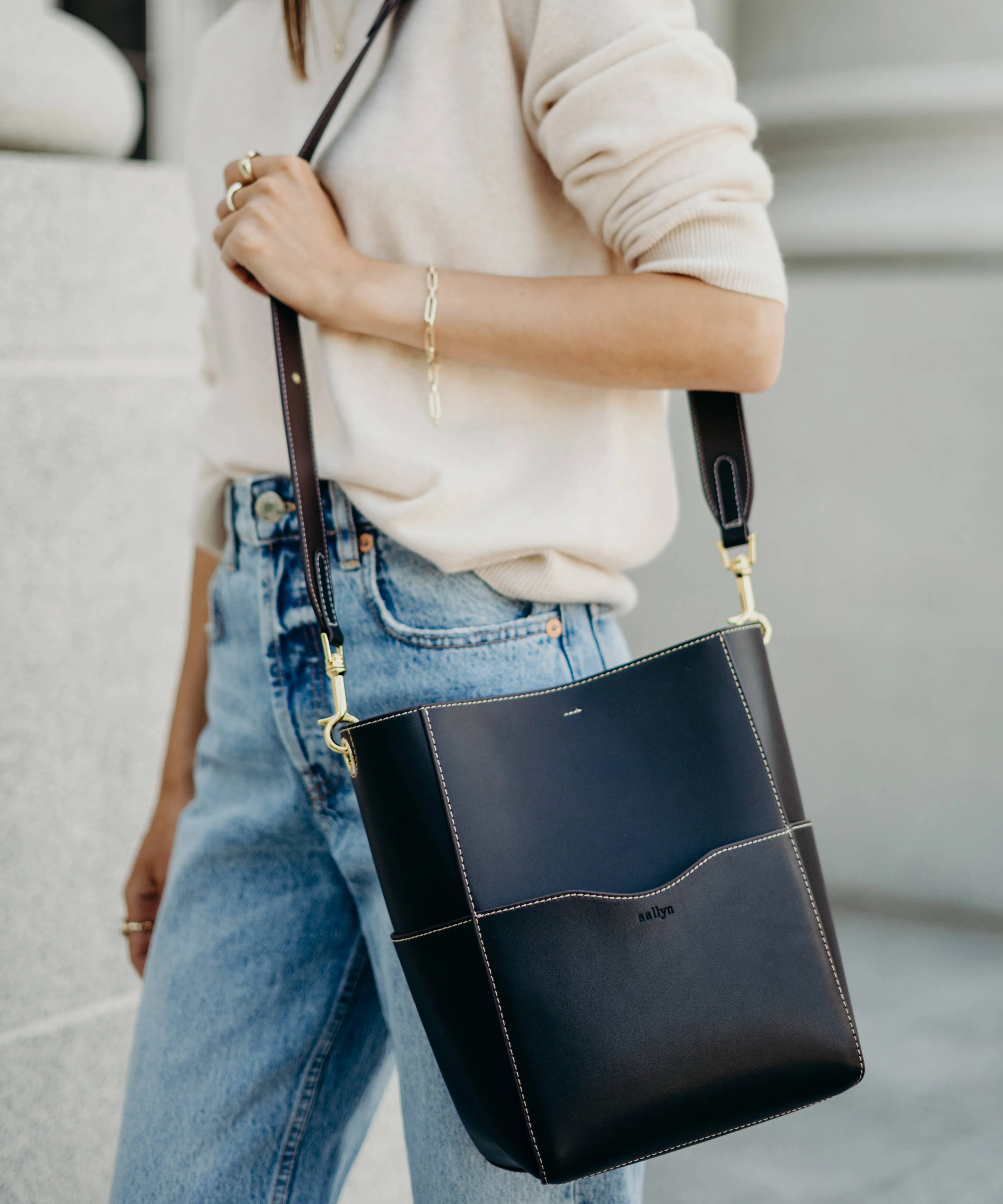 AALLYN - Jordan Bucket Bag - Leather: Olive - Image 6