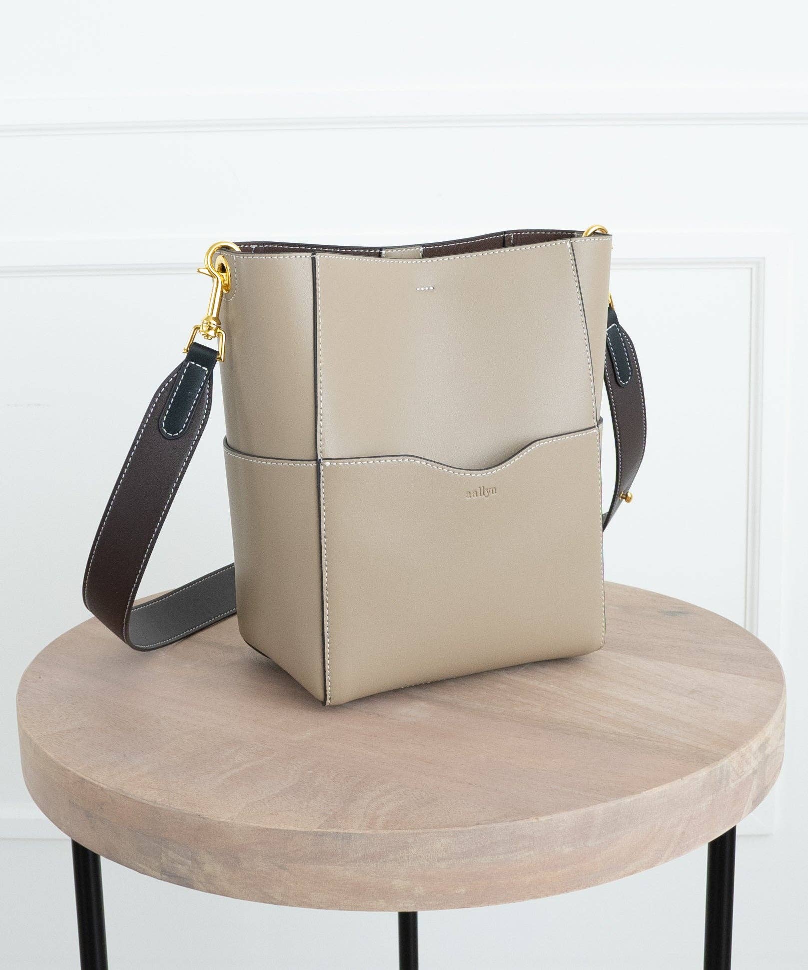 AALLYN - Jordan Bucket Bag - Tobacco/Silver - Image 18