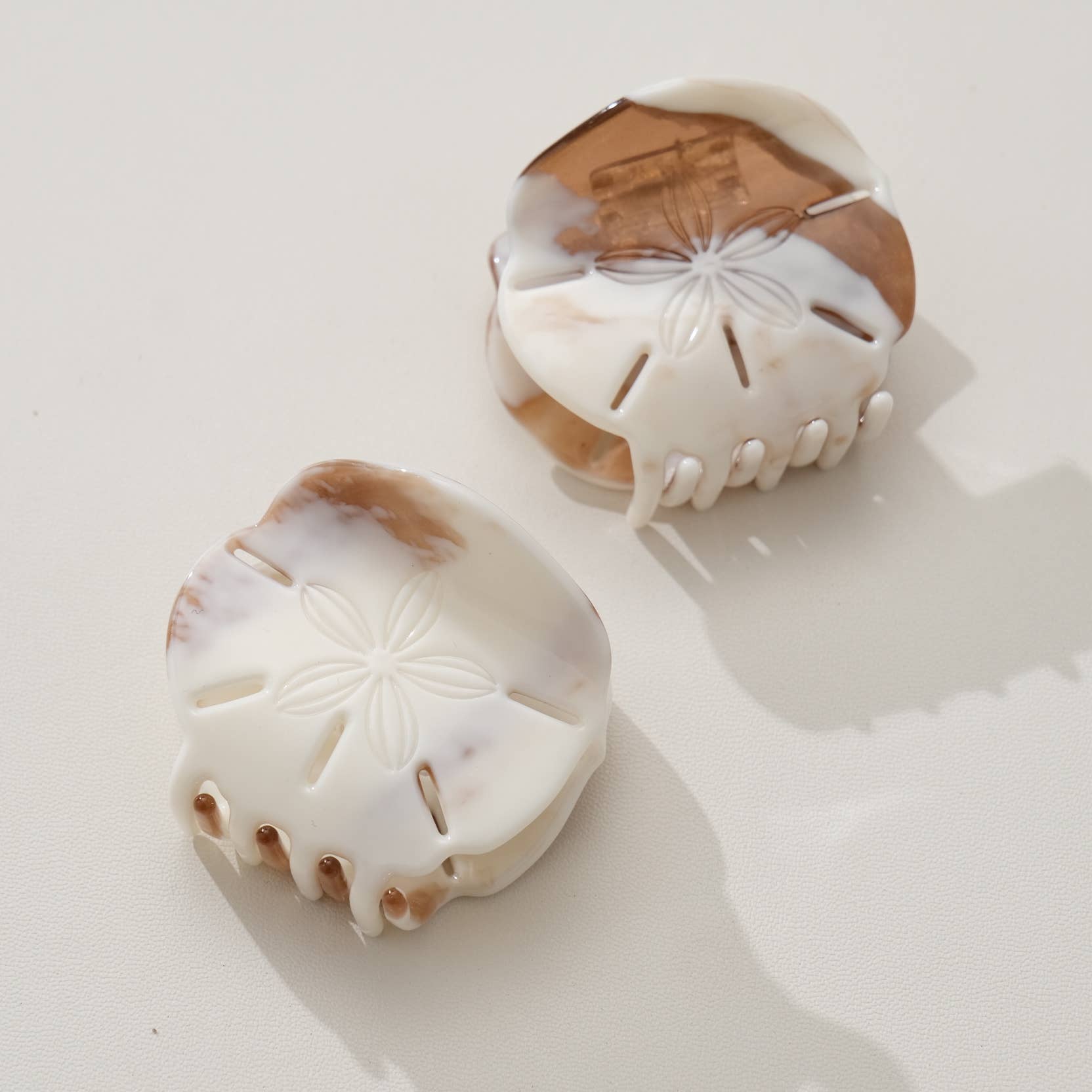 Adorro - Sand Dollar Claw Clip - Image 2