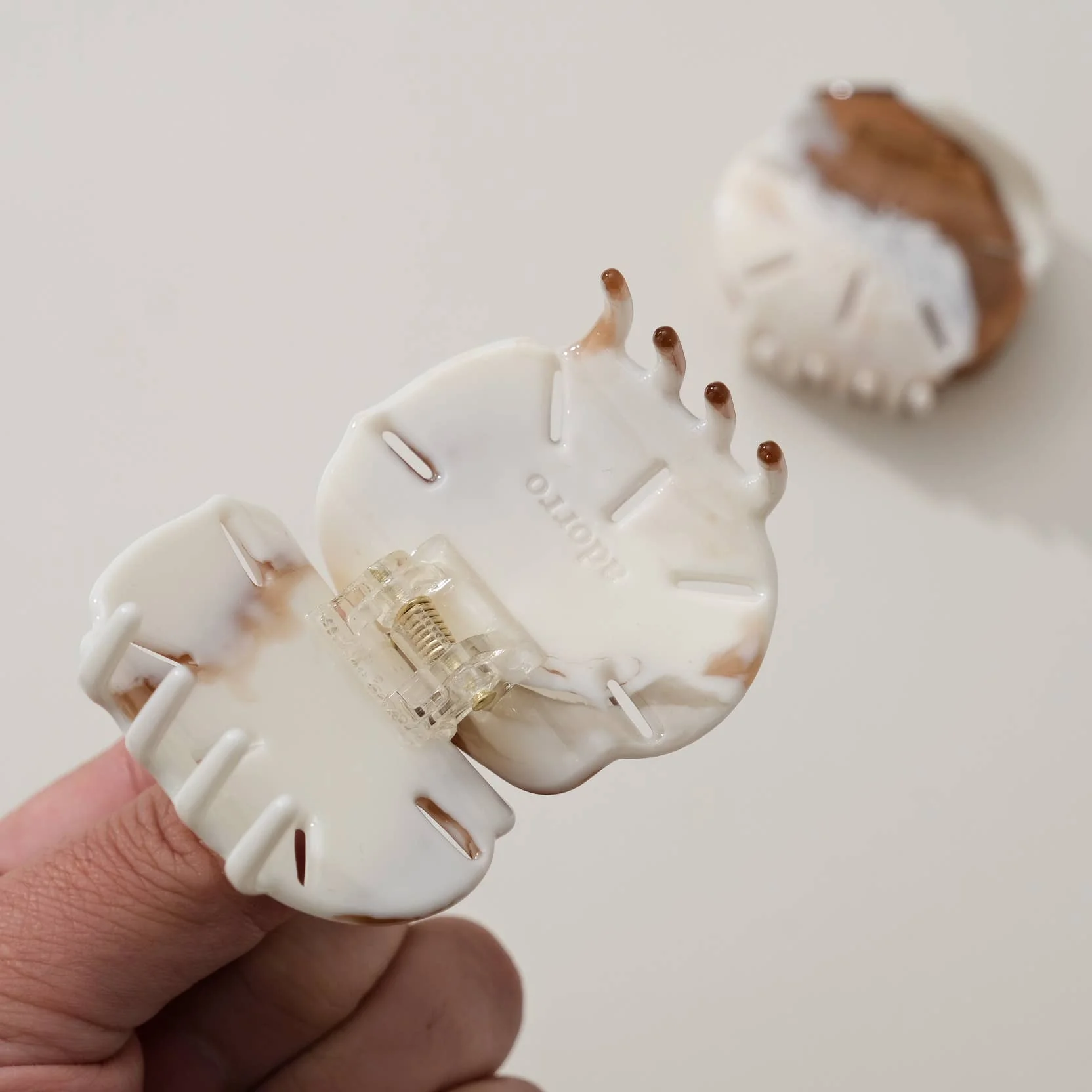 Adorro - Sand Dollar Claw Clip - Image 7