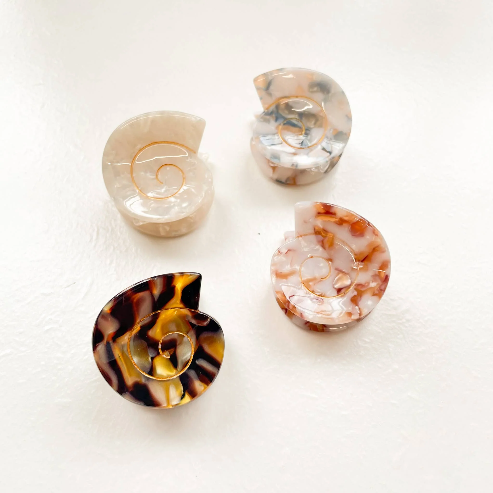 Adorro - Swirl Shell Claw Clip - Image 2