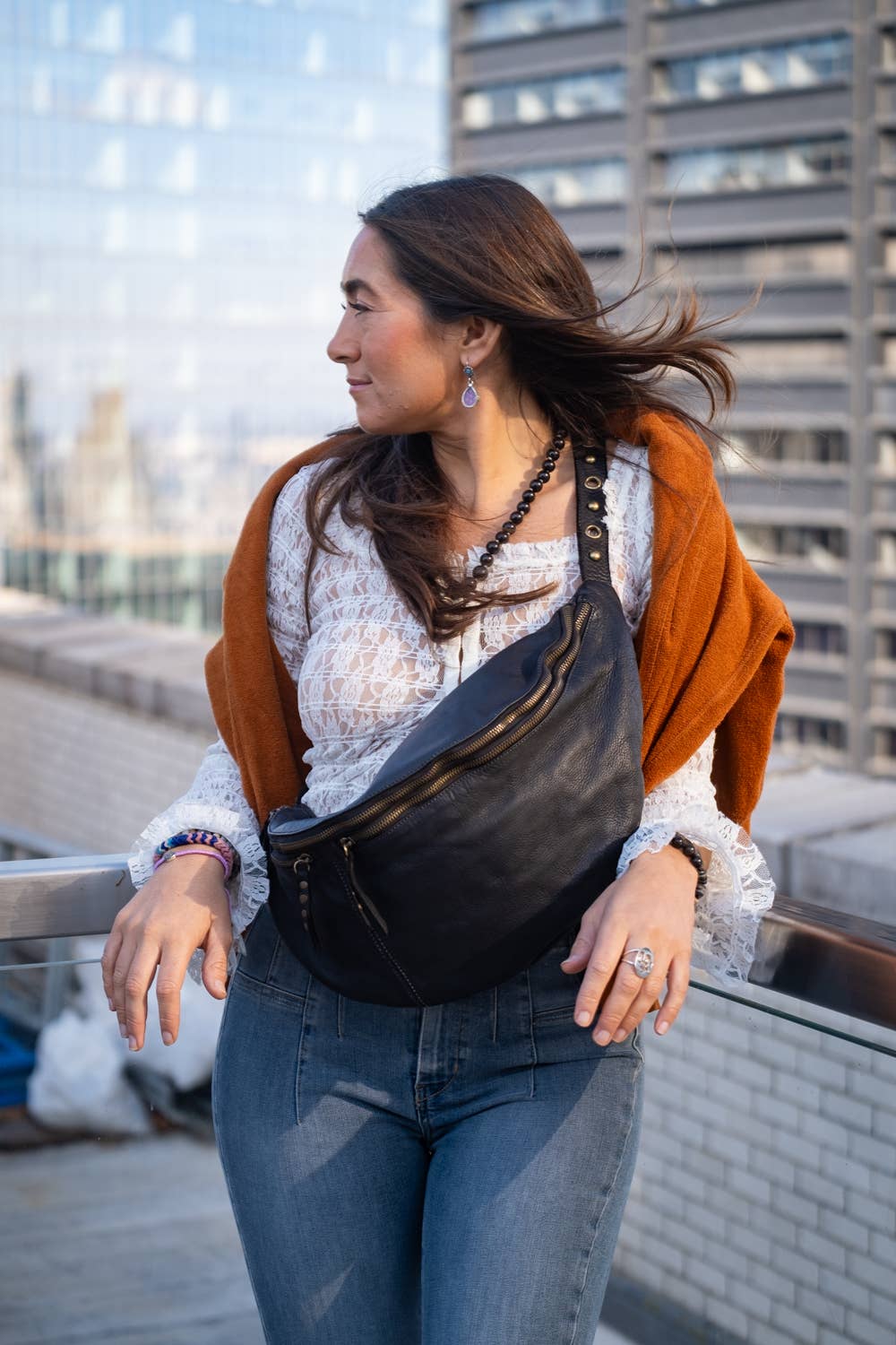 Bolsa Nova Handbags - Bella Large Leather Sling Bag: Cognac - Image 15