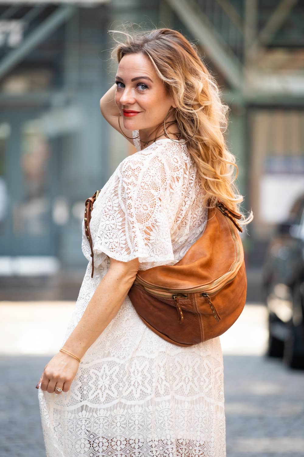 Bolsa Nova Handbags - Bella Large Leather Sling Bag: Cognac - Image 4