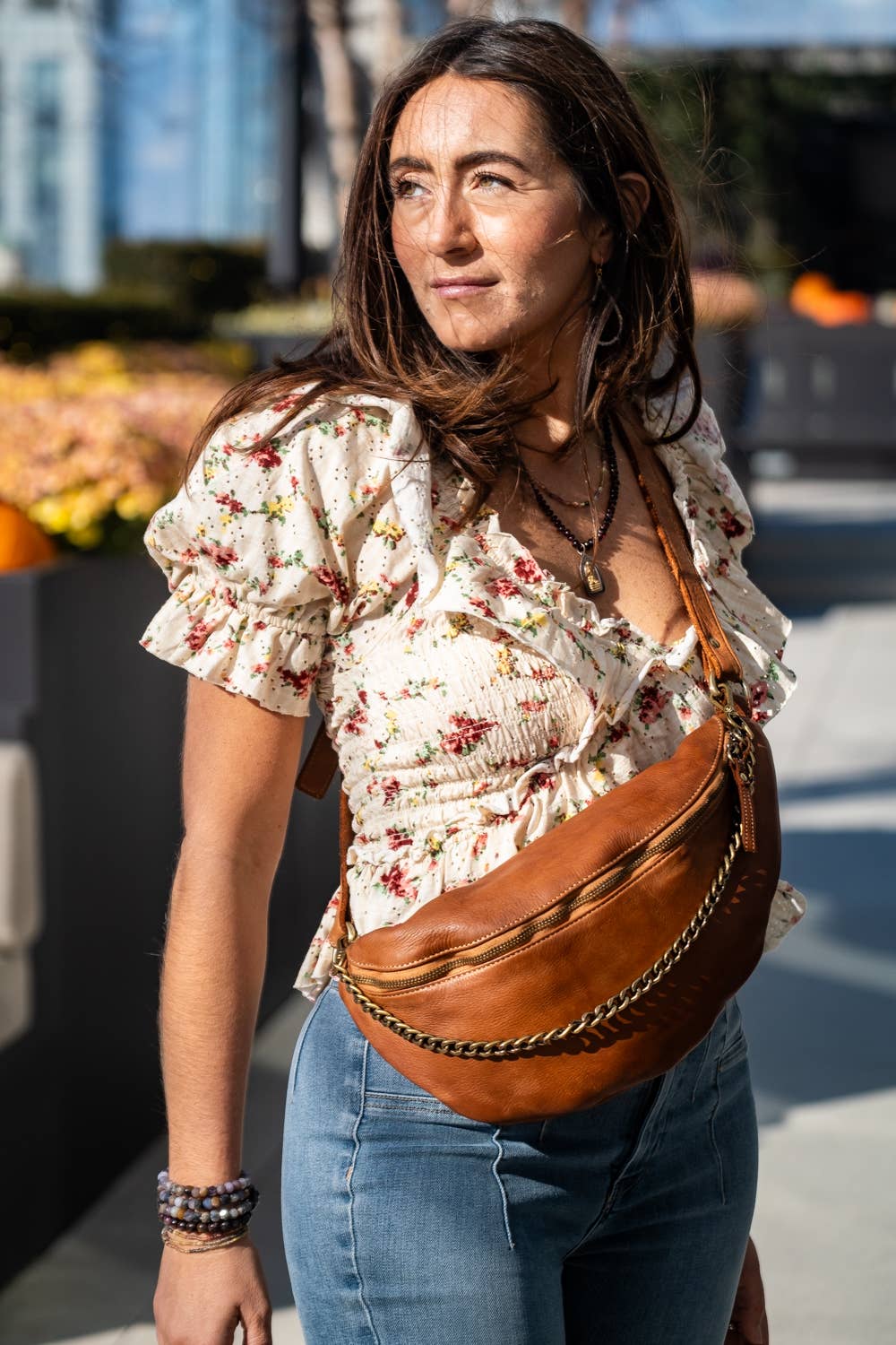 Bolsa Nova Handbags - Capri Leather Sling Bag: Mushroom - Image 14