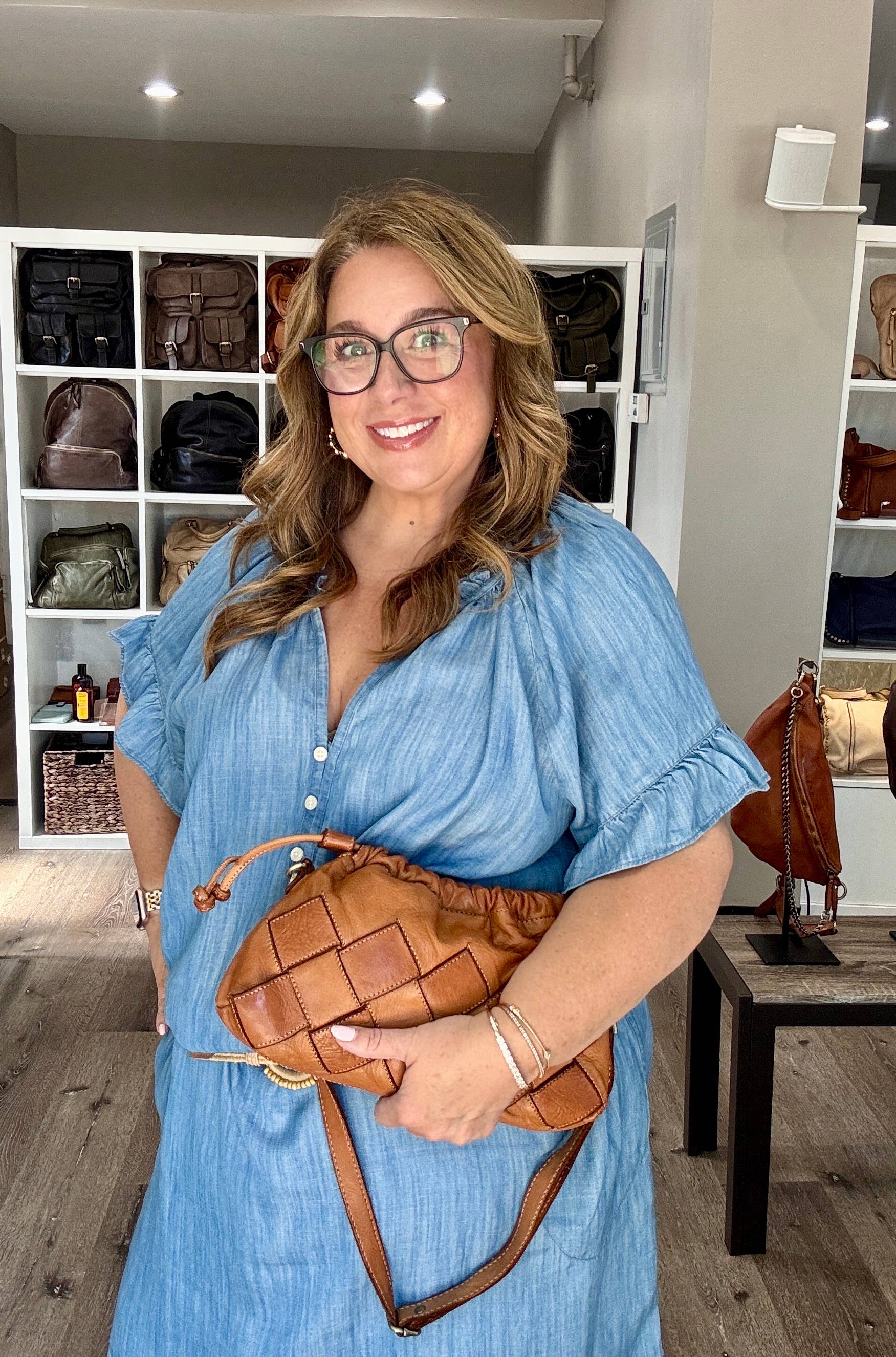 Bolsa Nova Handbags - Greta Clutch: Cognac - Image 17