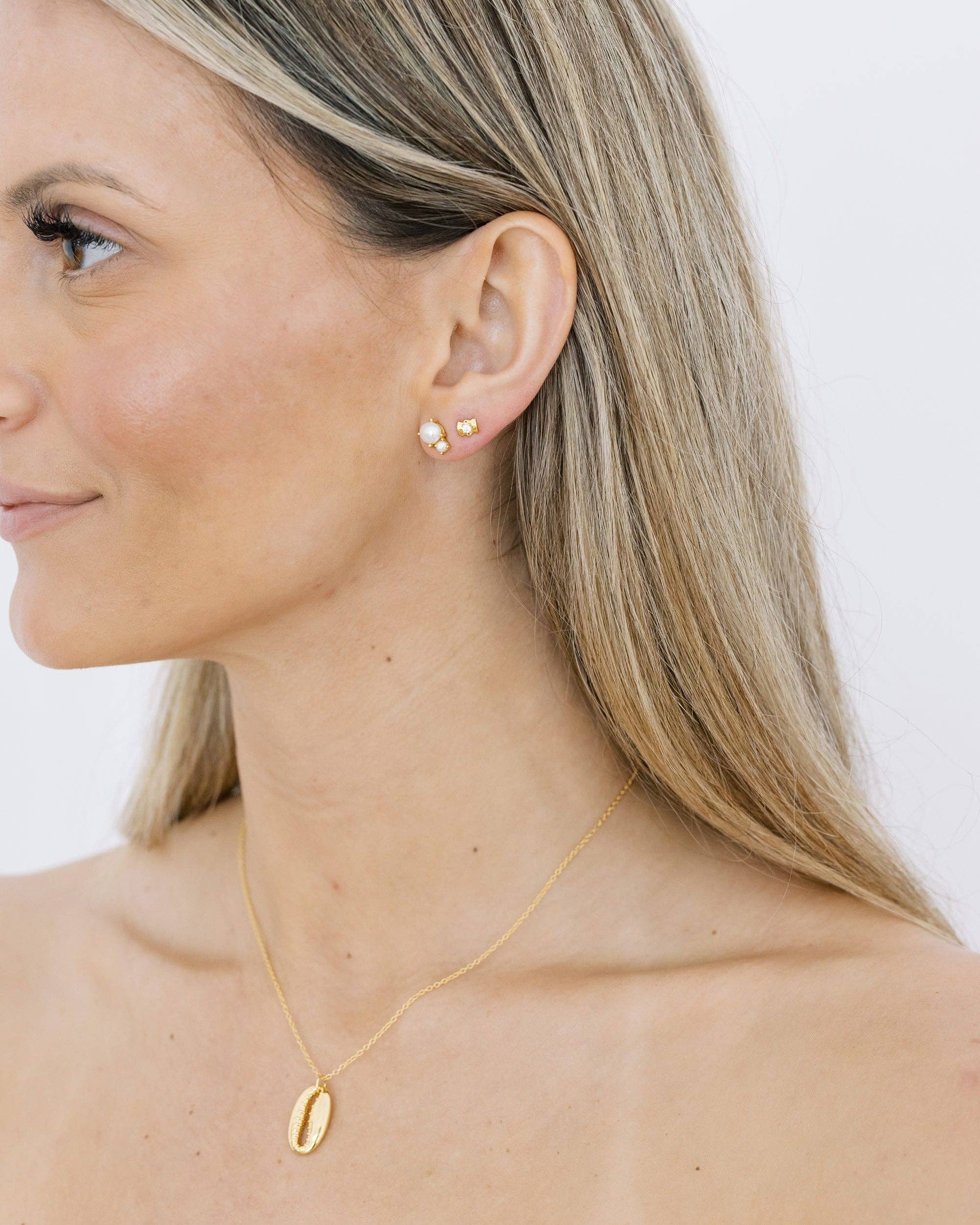 Coast and Cove - Gold Cowrie Necklace - Image 2