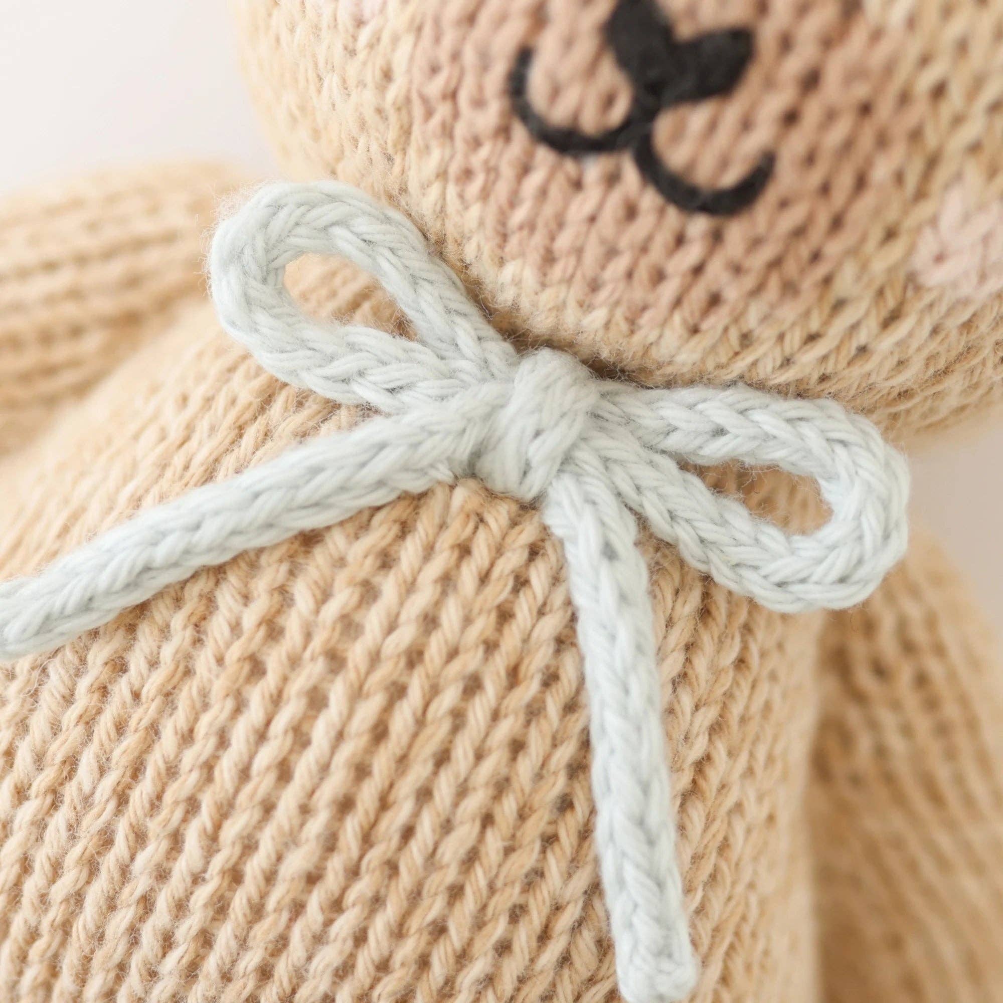 cuddle+kind - Baby honey bear- Blue Bow - Image 3