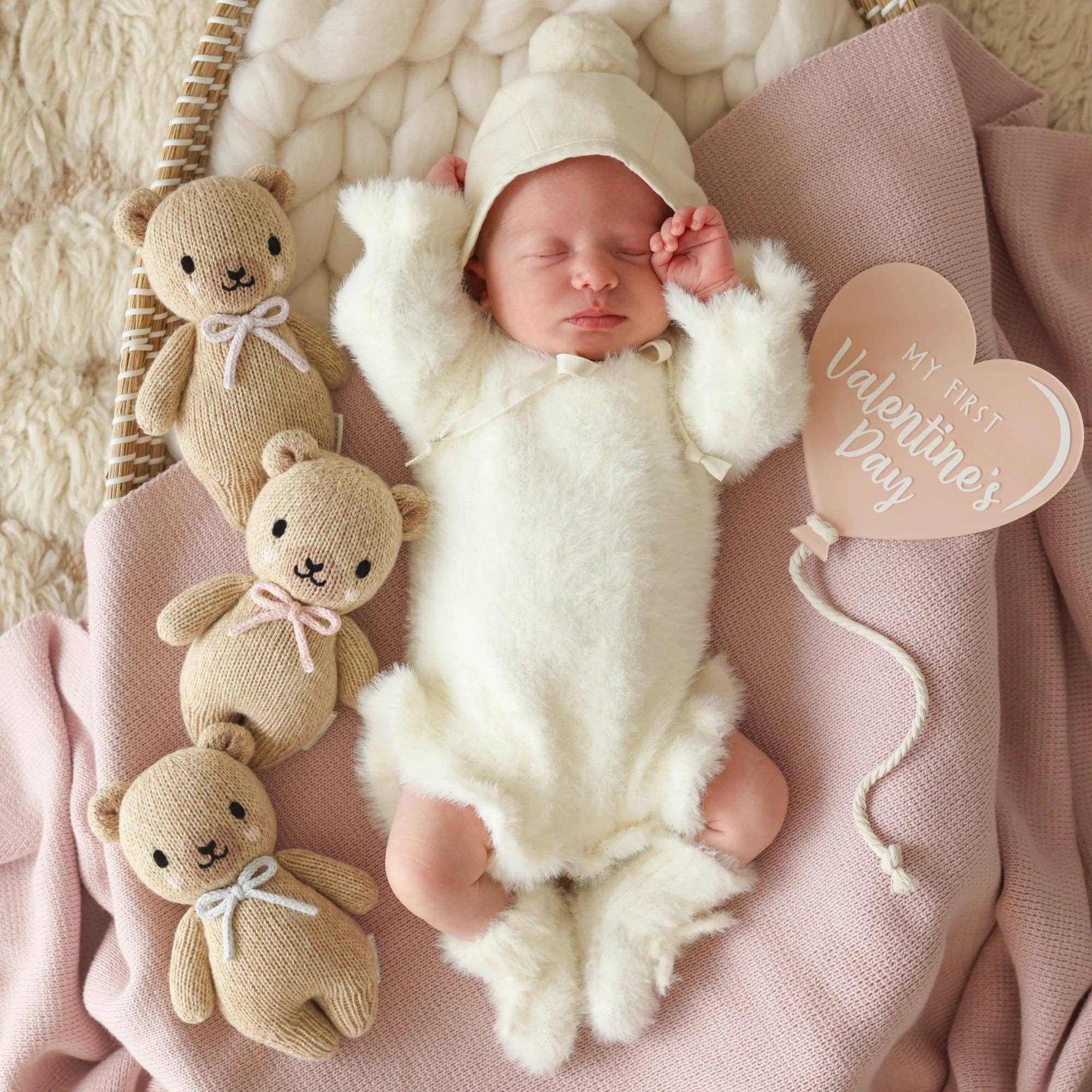 cuddle+kind - Baby honey bear- Blue Bow - Image 5