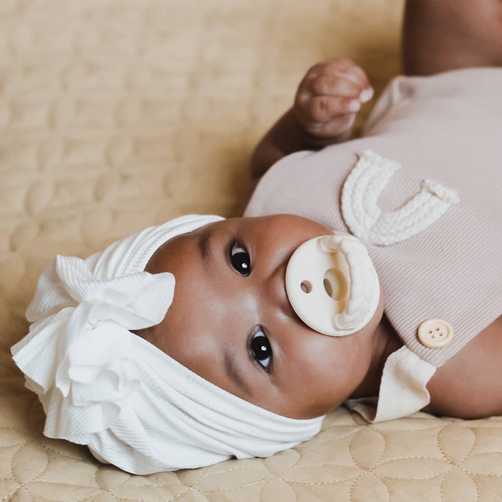 Itzy Ritzy - Sweetie Soother™ 0-6 Months / Neutral - Image 4