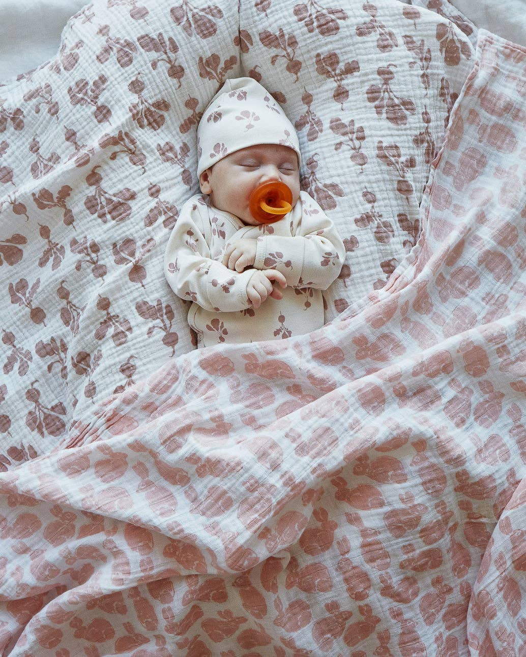 Lewis - Swaddle - Bunny | Blush - Image 6