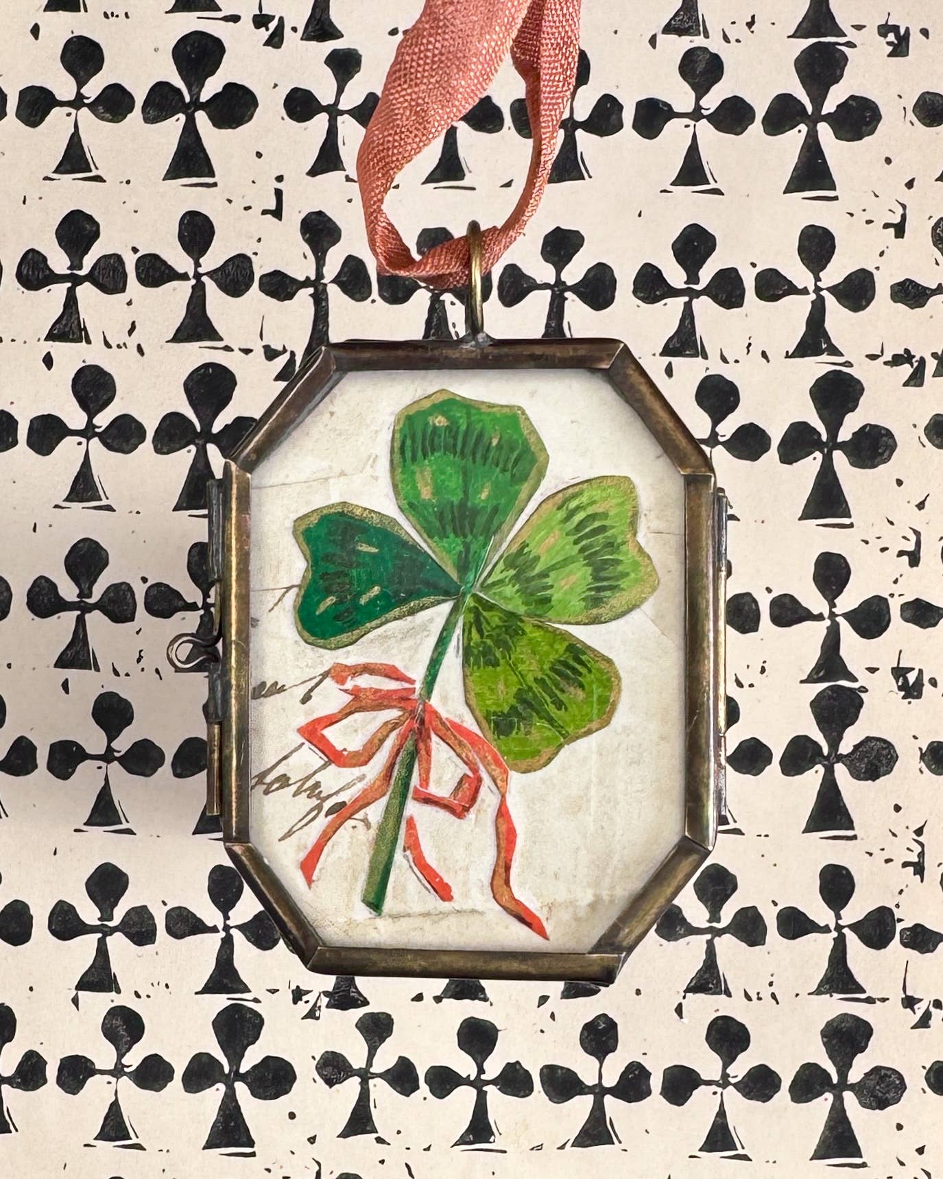 Maris Mirum - Clover with Bow - Art Locket Ornament