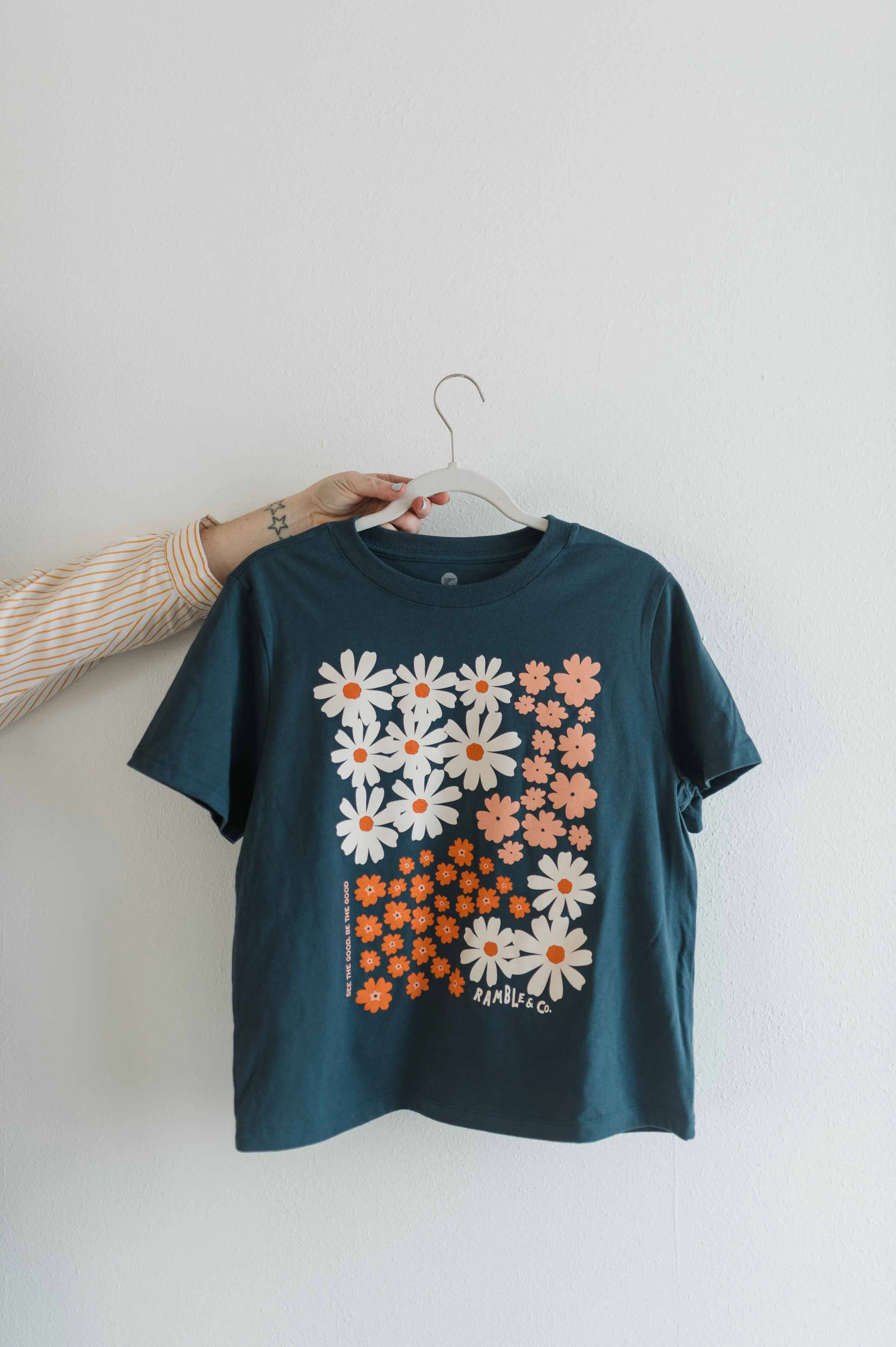 Ramble & Company - See the good flower Tee - Image 8