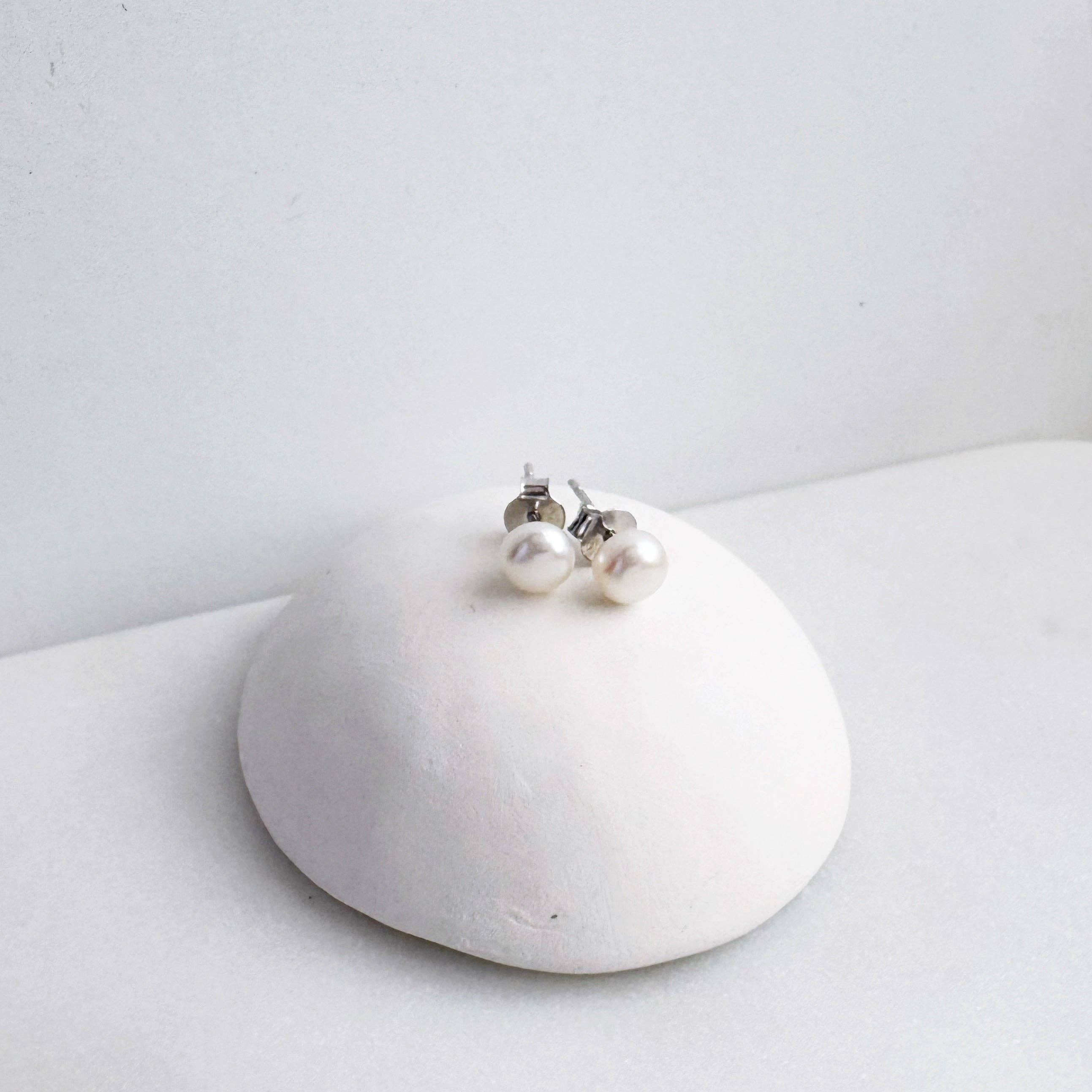 Sarah Cornwell - White Pearl Studs: 3-3.5mm - Image 4